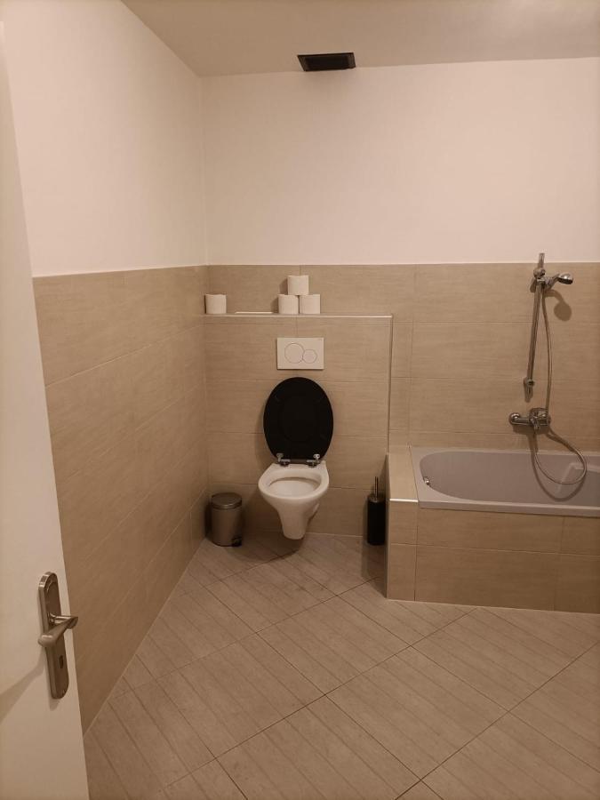 Krefeld House - 20 Min To Dus Airport & Messe Διαμέρισμα Εξωτερικό φωτογραφία